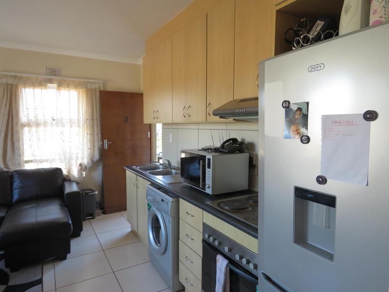 To Let 1 Bedroom Property for Rent in Buhrein Western Cape